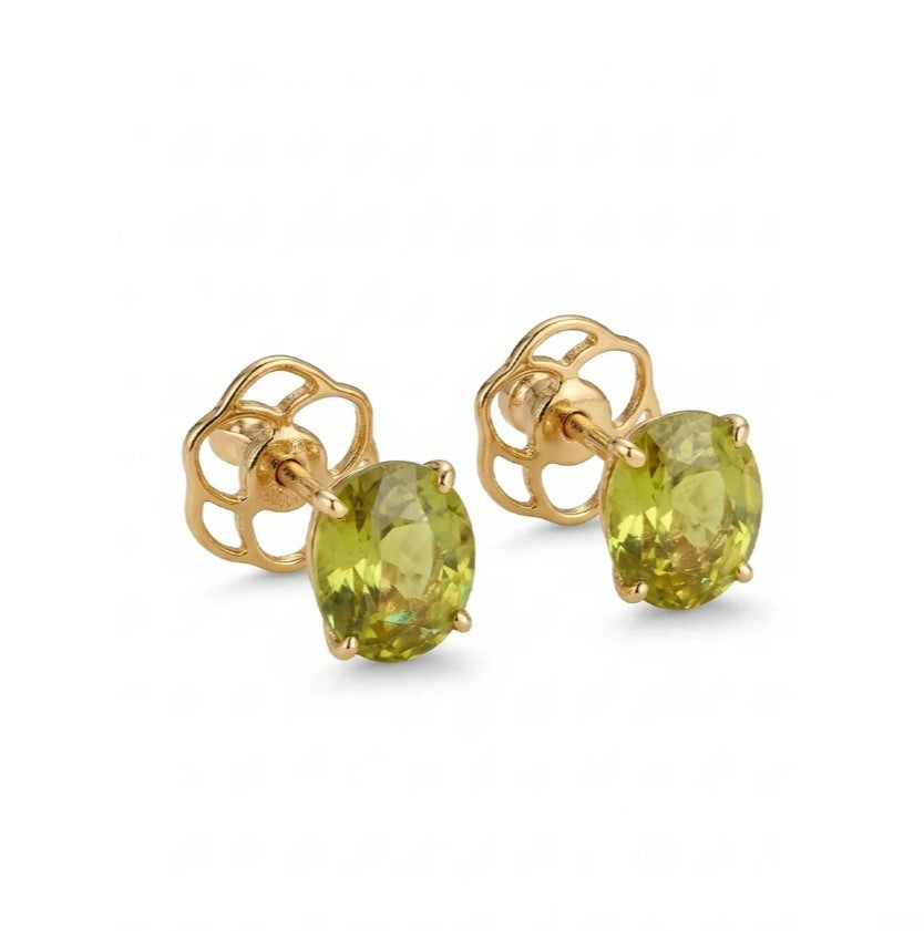 18K golden stud earrings with faceted Madagascan yellow sphene