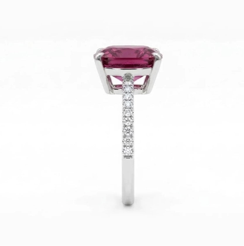 Golden ring with faceted rhodolite garnet