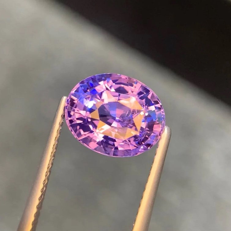 GIA certified, 5.16 Carats, Natural Violet Sapphire, Oval Cut, Sri Lankan Gemstone