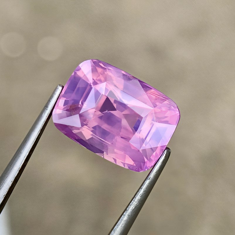 Faceted natural pink sapphire, 6 ct
