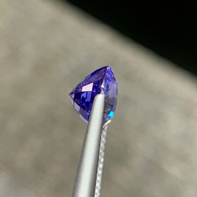 GIA certified, 5.16 Carats, Natural Violet Sapphire, Oval Cut, Sri Lankan Gemstone