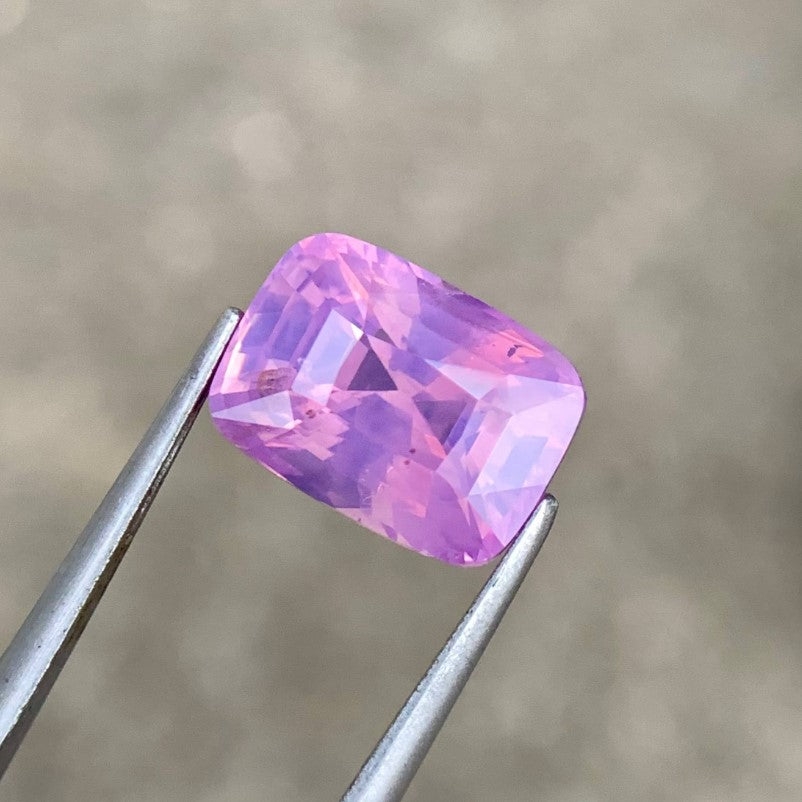 Faceted natural pink sapphire, 6 ct