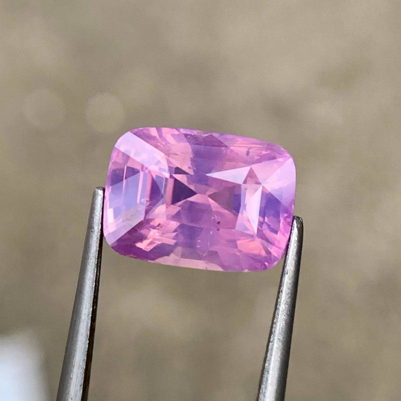 Faceted natural pink sapphire, 6 ct