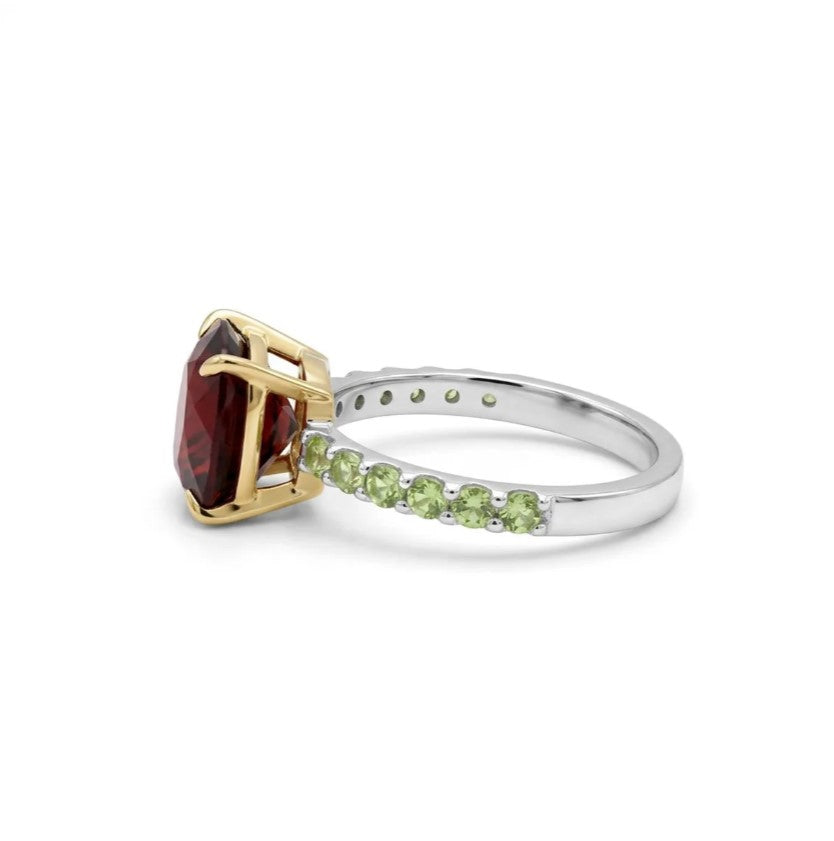 Faceted red garnet demantoid band golden ring