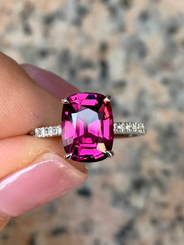 Golden ring with faceted rhodolite garnet