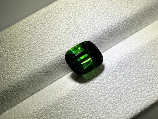 Faceted green tourmaline 2 ct