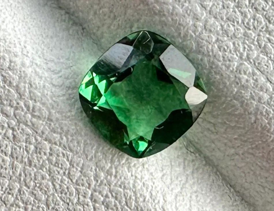 Faceted tsavorite garnet 0.85 ct