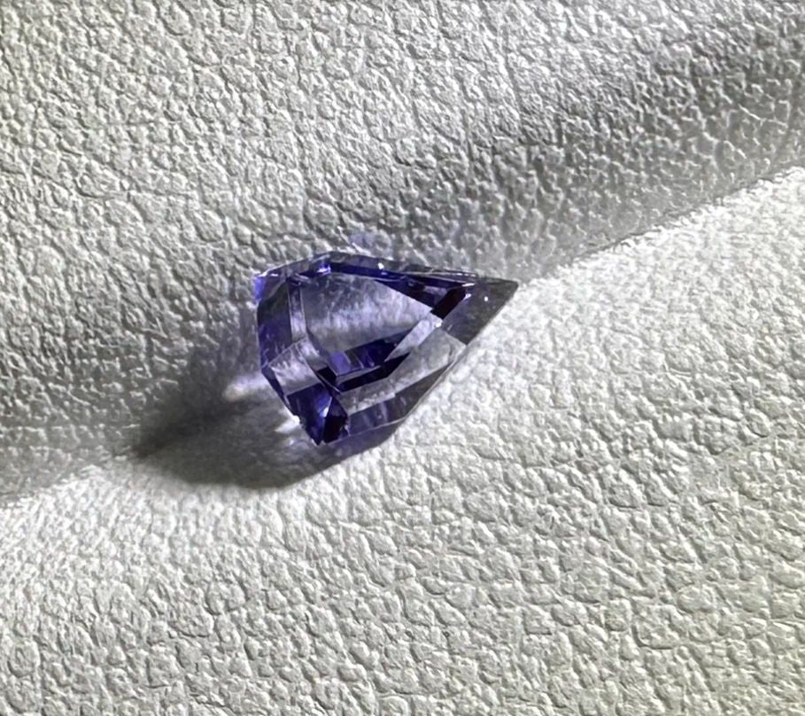 Heated certified Ceylon Sapphire 1 ct