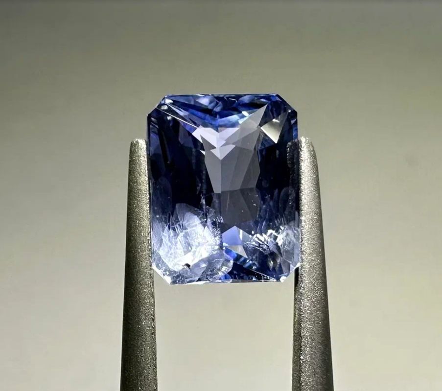 Natural unheated sapphire 1.66 ct
