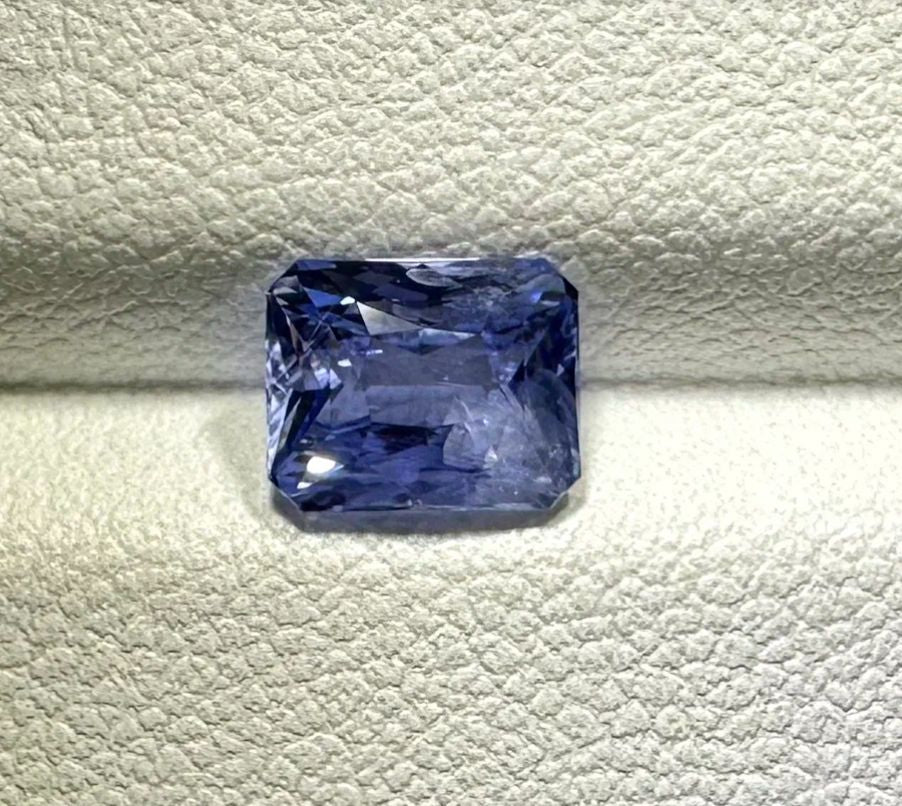 Natural unheated sapphire 1.66 ct