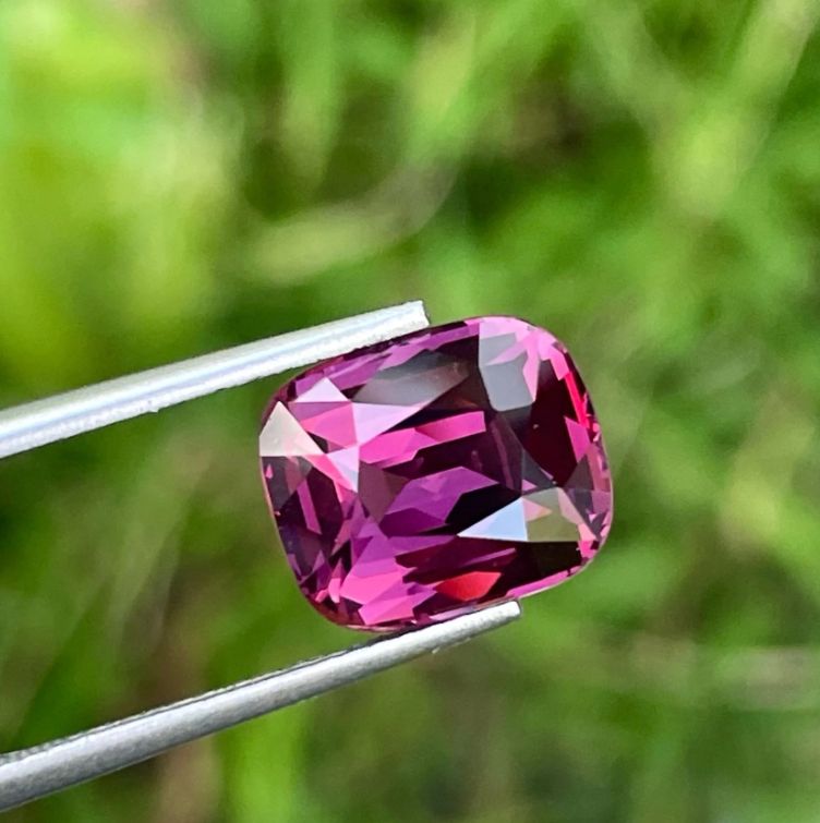 Bright pink Burmese Spinel 5.12 ct