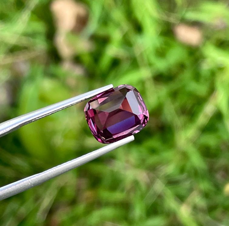 Bright pink Burmese Spinel 5.12 ct