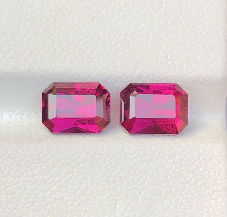 Pair of rhodolite almandine garnet 3.95 ct