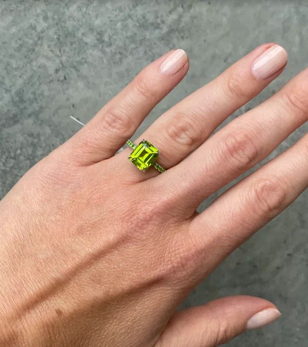 Peridot and demantoids golden ring, 7 size