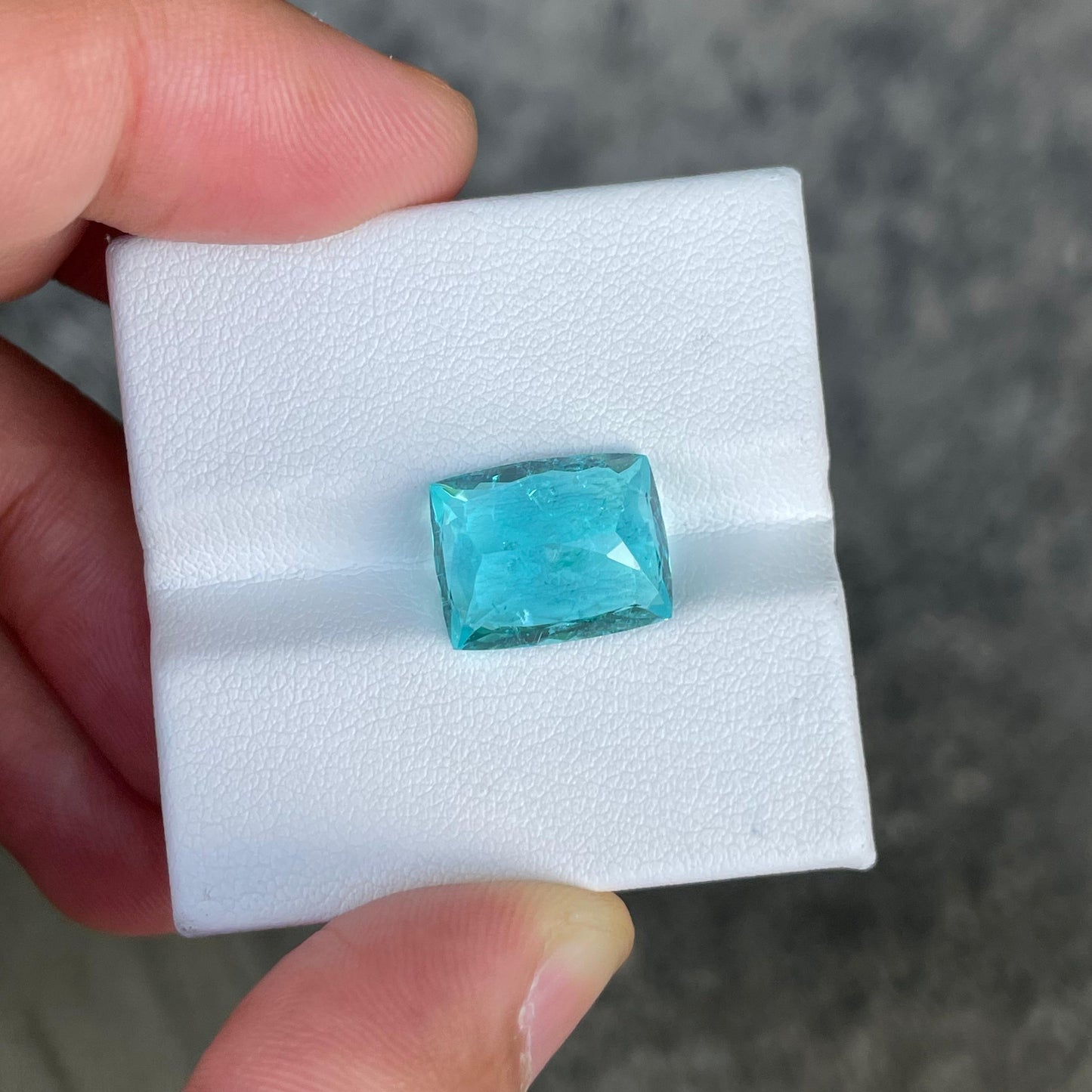 Paraiba Tourmaline 8 ct, rare neon Blue color