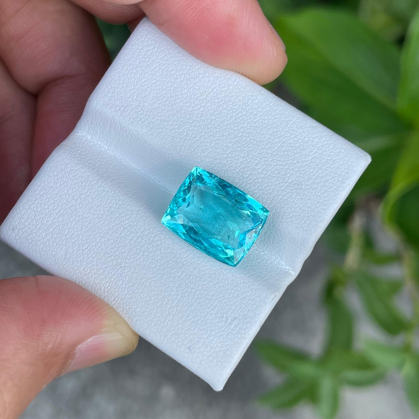 Paraiba Tourmaline 8 ct, rare neon Blue color
