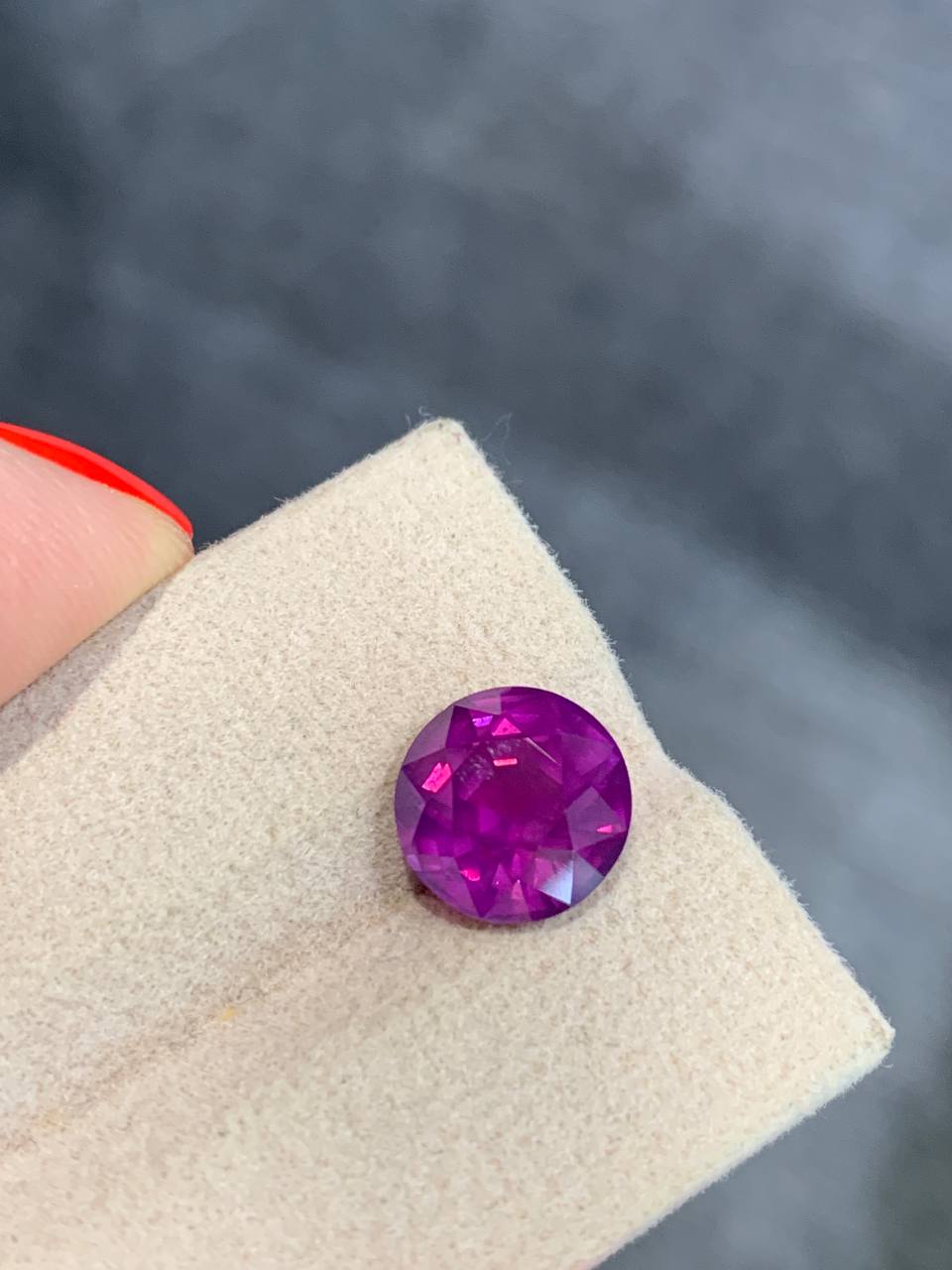 Pink‑lilac faceted sapphire, 4.61 ct