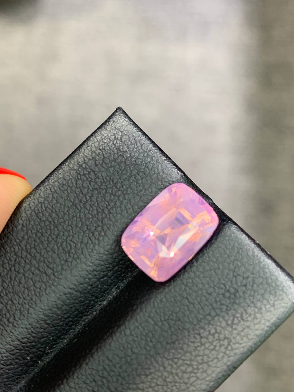 Faceted natural pink sapphire, 6 ct