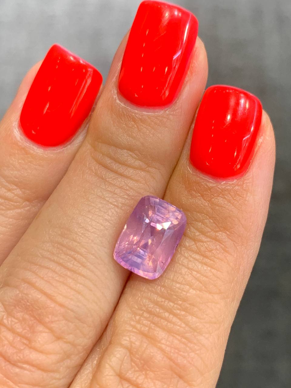 Faceted natural pink sapphire, 6 ct