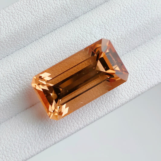 Rare faceted imperial topaz 20.5 ct