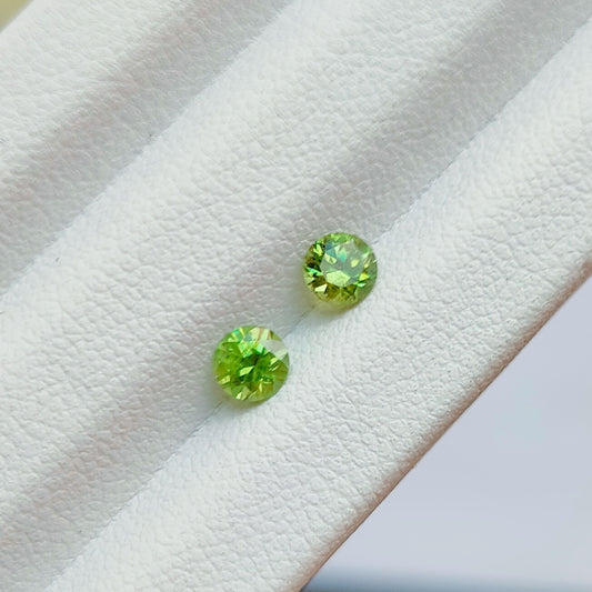 Faceted demantoid pair 0,64 ct