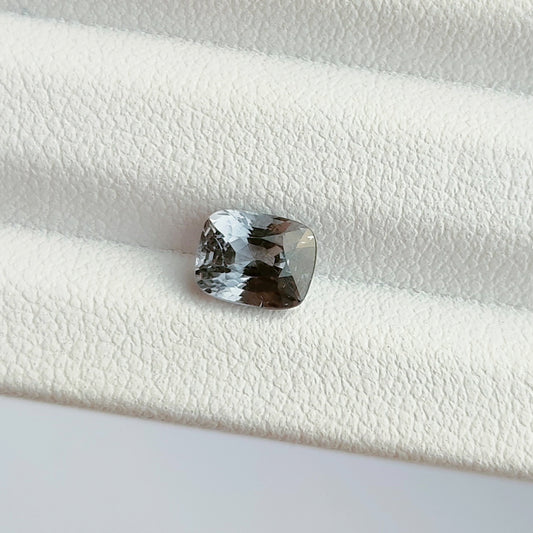 Grey burmese spinel 1.5 ct