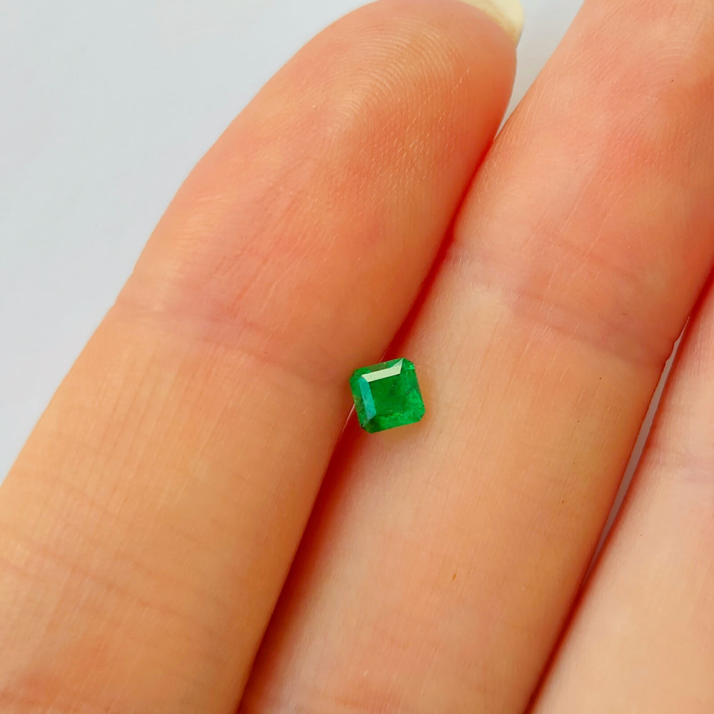 Faceted natural emerald 0.9 ct