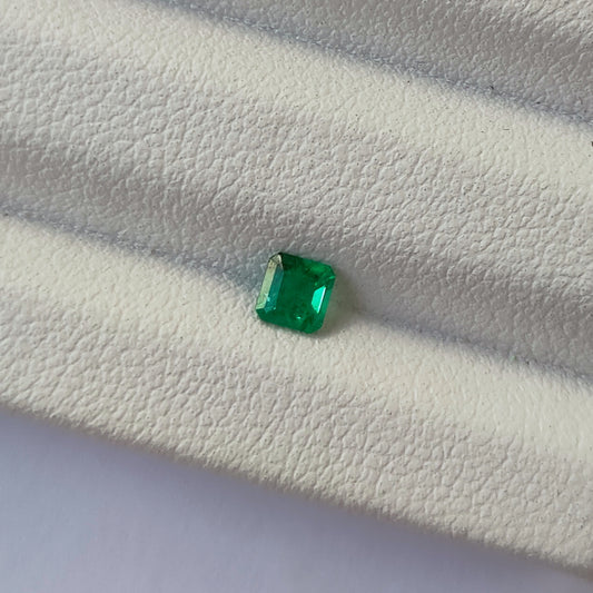 Faceted natural emerald 0.9 ct