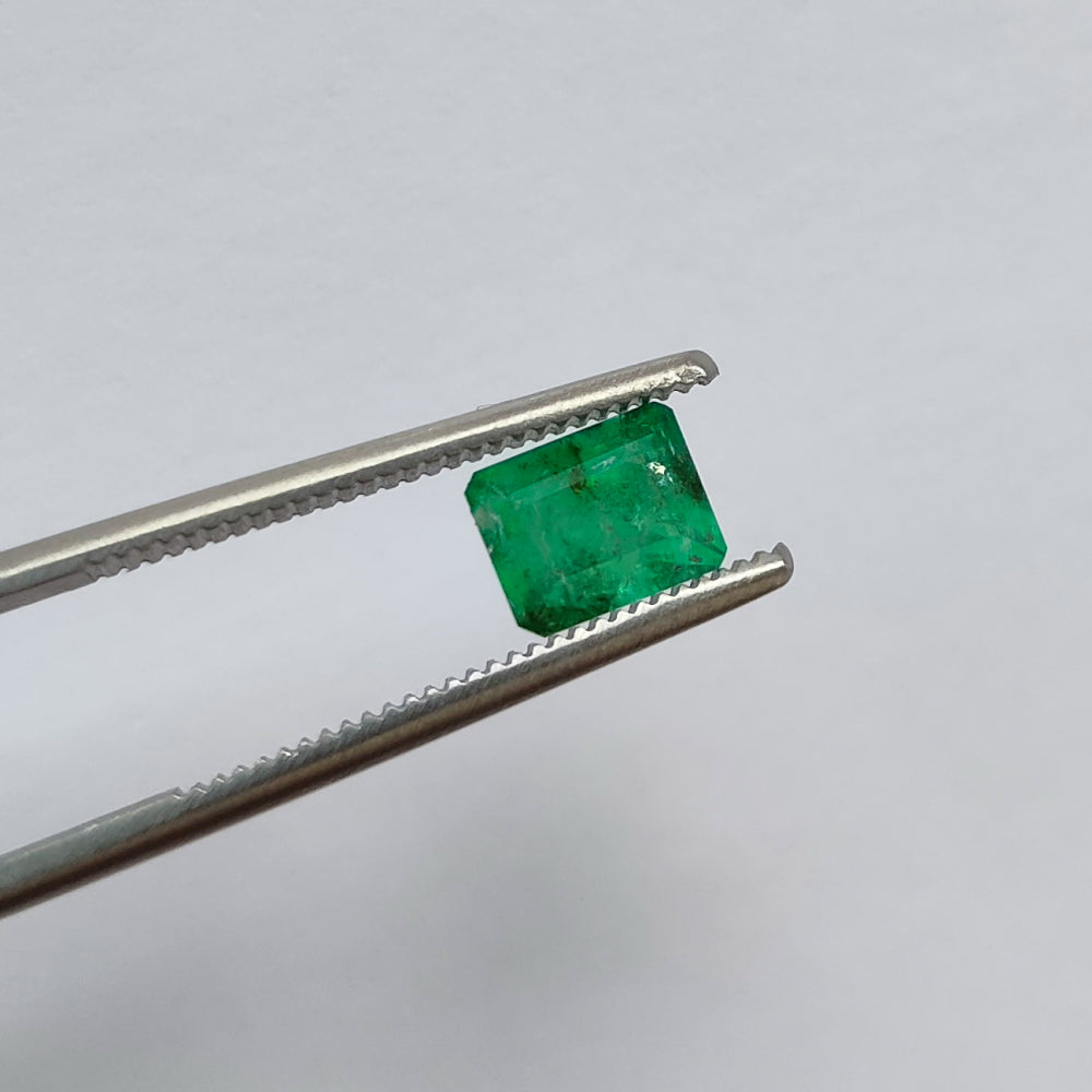 Faceted natural emerald 0.9 ct