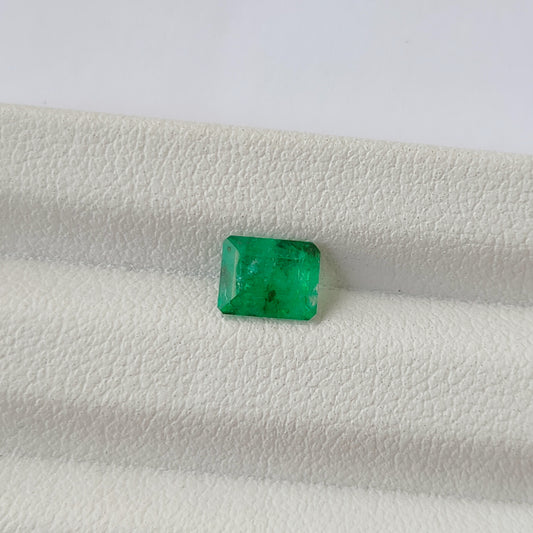 Faceted natural emerald 0.9 ct