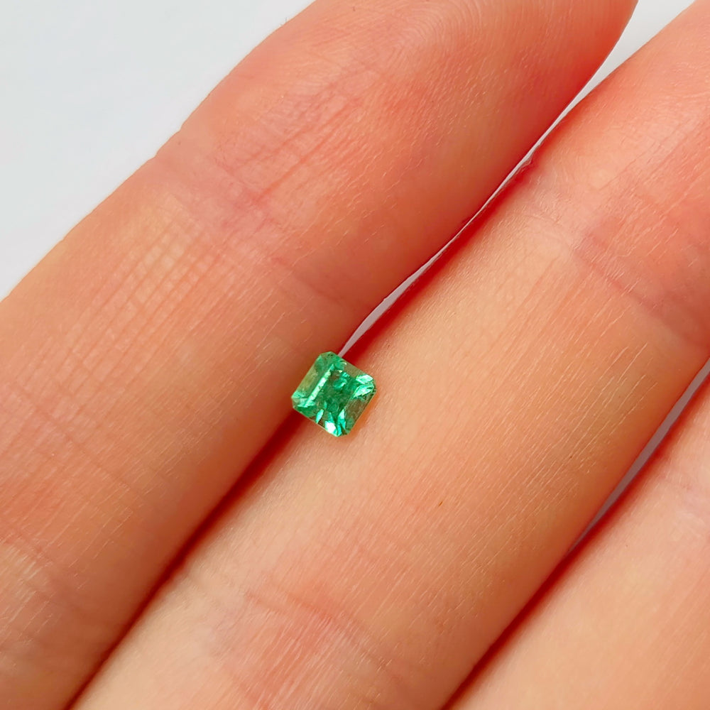 Faceted natural emerald 0.2 ct