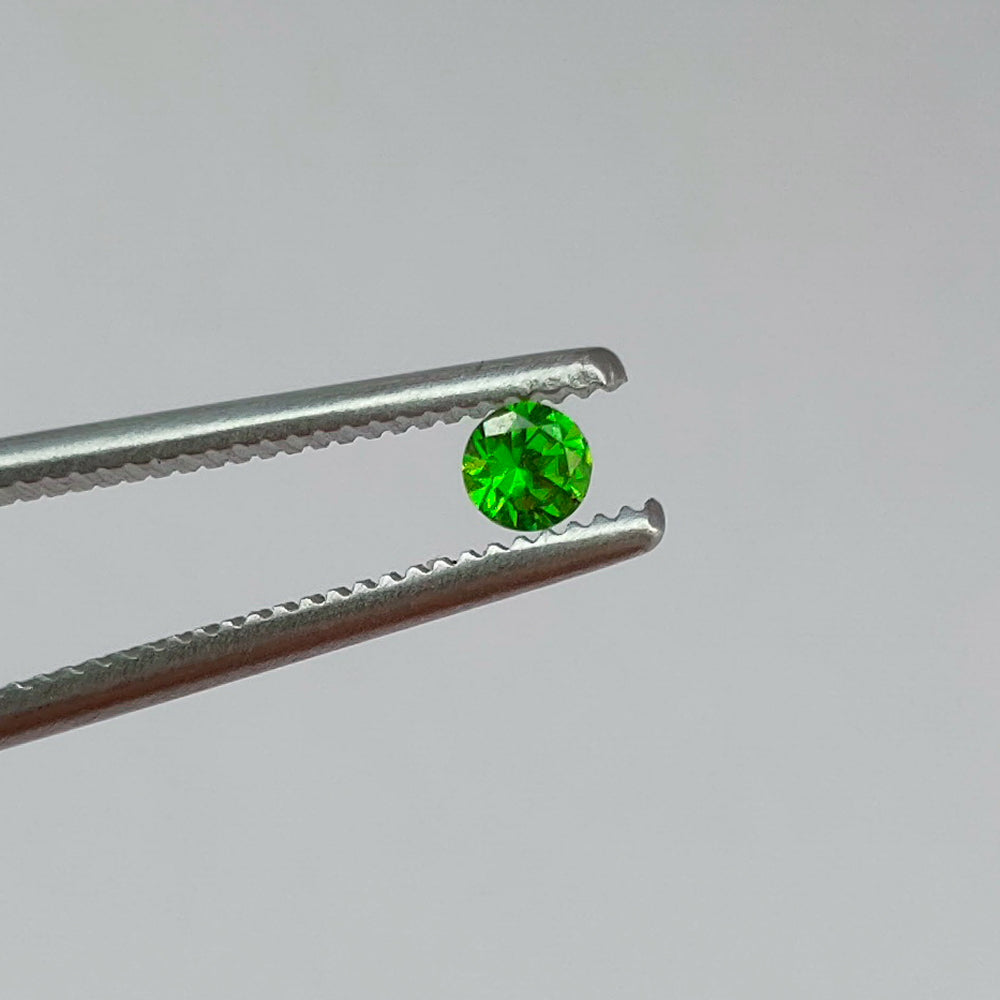 Faceted demantoid pair 0,18 ct