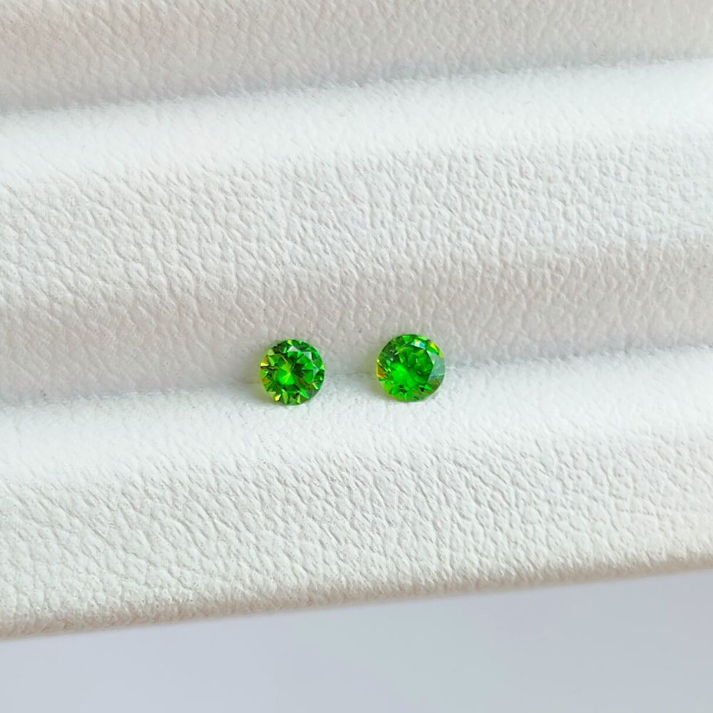Faceted demantoid pair 0,18 ct