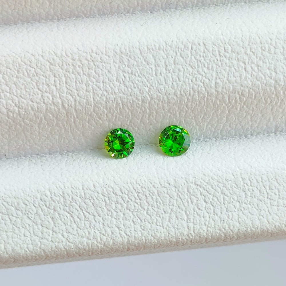 Faceted demantoid pair 0,18 ct